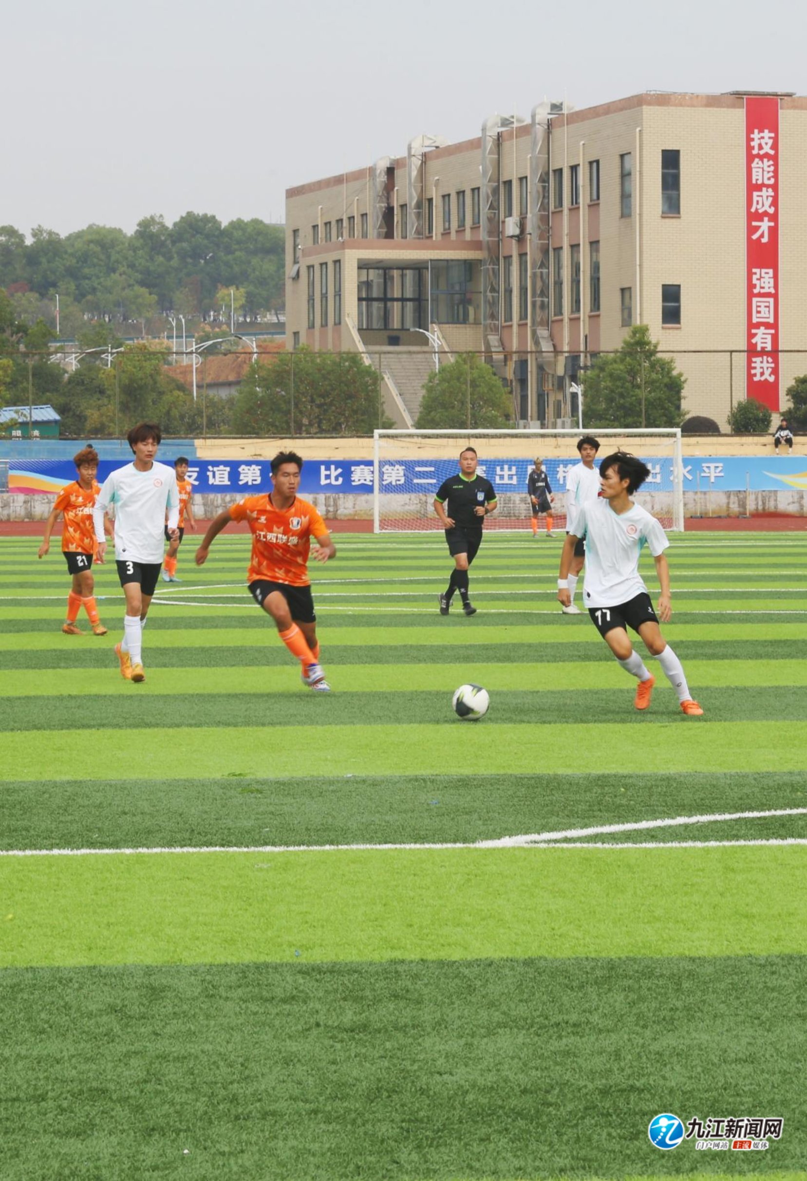 勇士134-125灰熊，库里52分！评分：库里超神 巴特勒10分 希尔德2分.