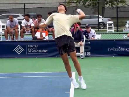 力于在国际 力于在国际