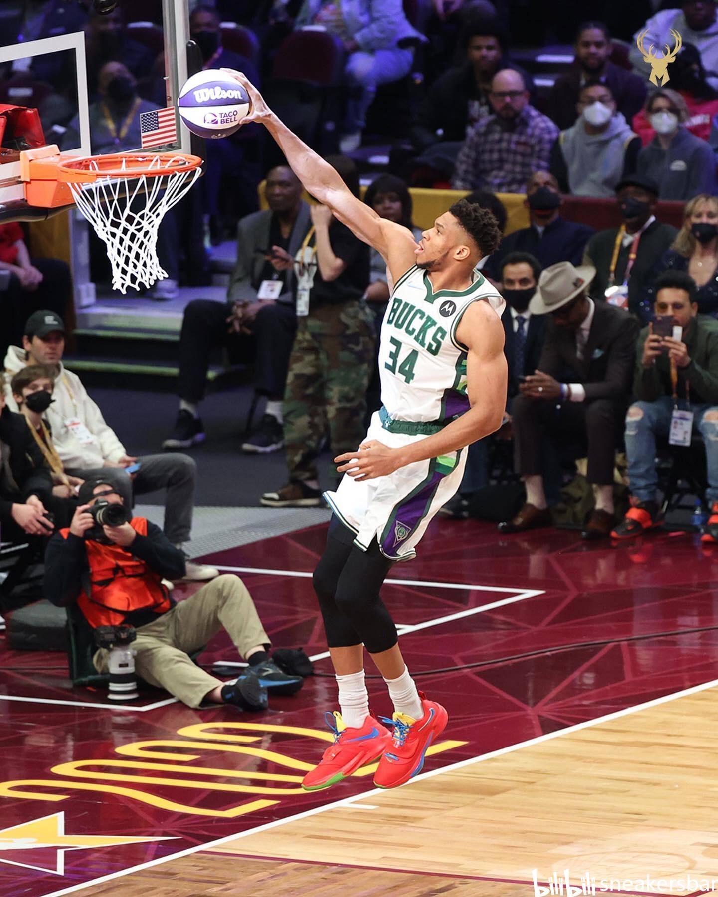 用最便宜的球拍打最狠的球，这才是羽毛球的真谛！.