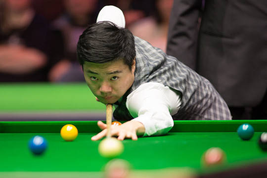 用最便宜的球拍打最狠的球，这才是羽毛球的真谛！.