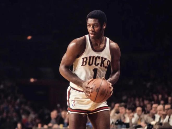 《哪吒2》进入全球票房榜前50.