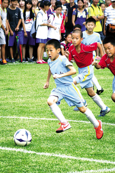 他用一脚 他用一脚